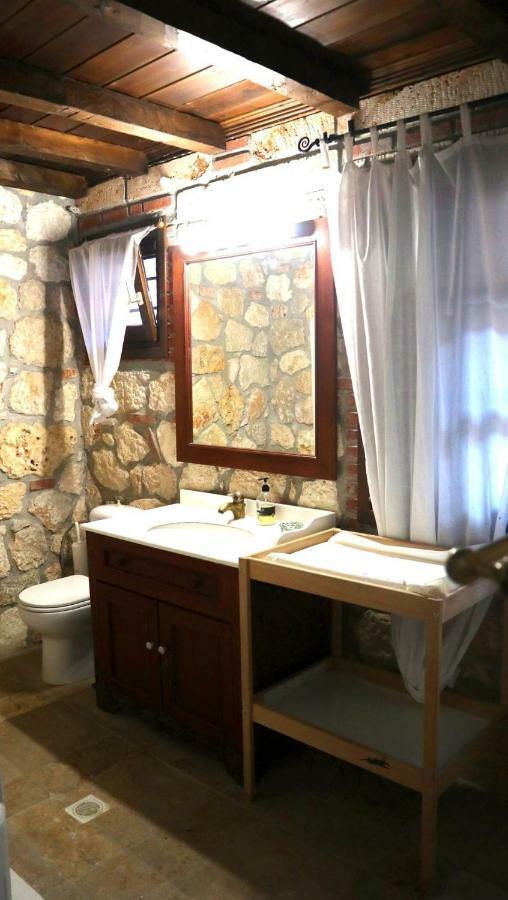 Villa Stone House Andromeda à Psakoudia Extérieur photo